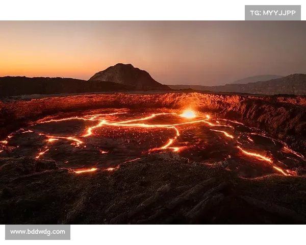 蒙特雷火山主题球场灯光秀与岩浆特效引发门将昏迷争议 蒙特雷火山主题球场灯光秀与岩浆特效引发门将昏迷争议